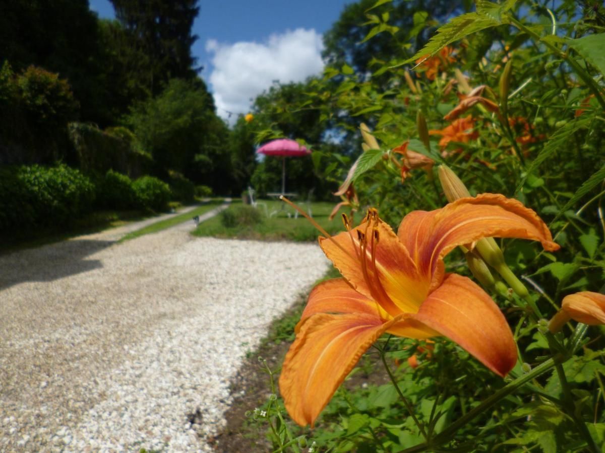 Oulches Le Moulin De Cors Bed & Breakfast エクステリア 写真
